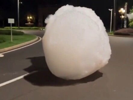 Gặp loại mây này có phải chạy không?