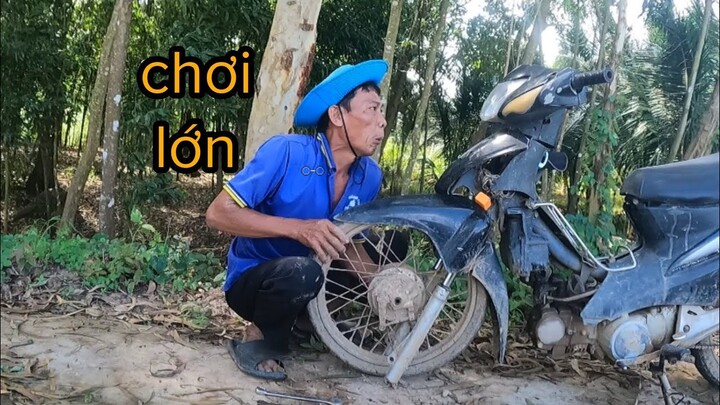 Tư Cà Khịa Tháo Bánh Xe Đem Đi Giấu Làm Ông Chủ Vườn  Qúa Tức Giận