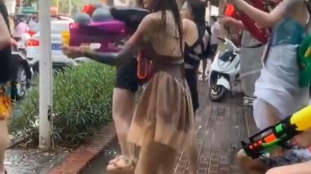 Ini Baru Festival Siram Air