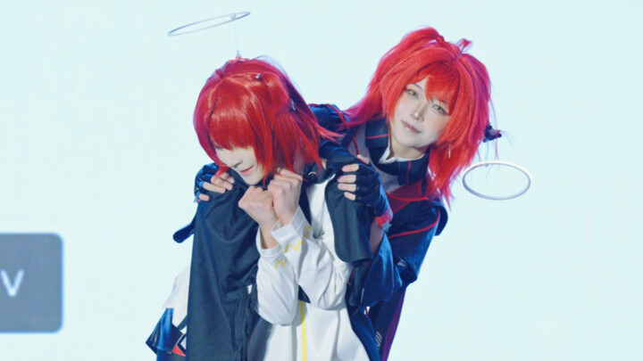 Hai phần bánh táo nhảy múa quanh tôi bé nhỏ!