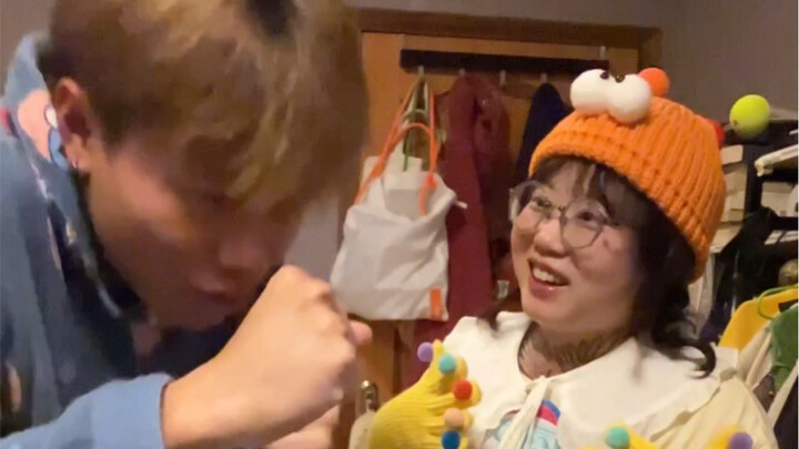 เขาตั้งใจฟังทุกคำพูดไร้สาระที่ฉันเล่าจริงๆ เลย～