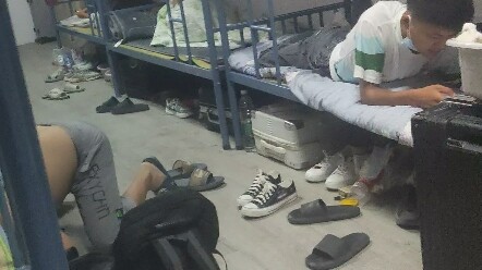 出来打暑假工，战俘看了都直呼违反了日内瓦公约