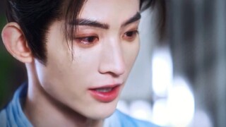 Tiên hay quỷ gì? Anh ấy hét lên và hôn Axi.