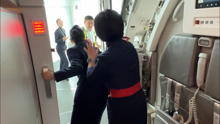 C919: Làm thế nào để đóng và mở cửa