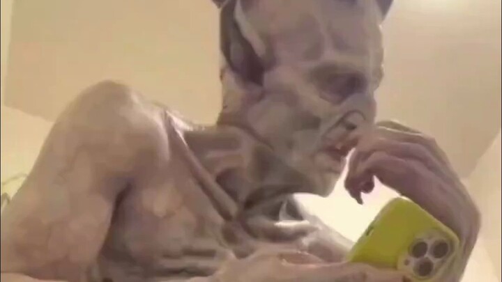 الشيطان: هل هذا الصبي نائم أم لا؟