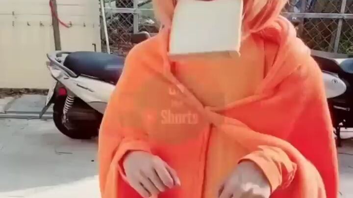 beda cerita kalo gw yang punya pochita