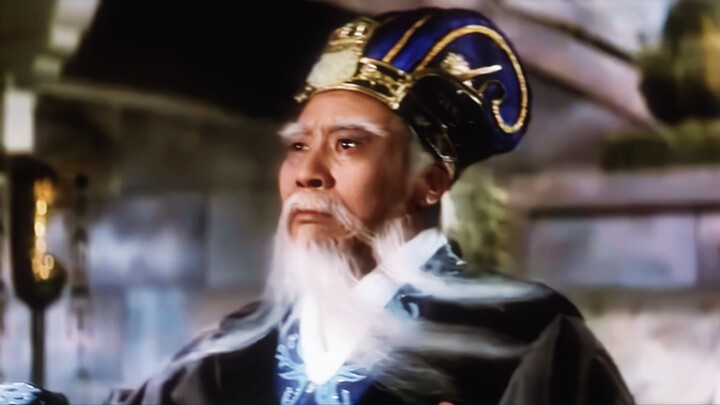 It’s amazing. In an era without special effects, such a magnificent scene of impending storm was cap