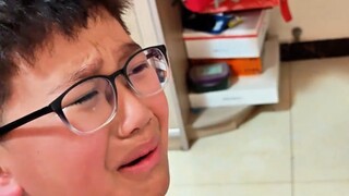 小烧饼玩游戏被刀三次破防了，小烧饼和烧饼哥不玩游戏父慈子孝，玩游戏差点父子决裂。