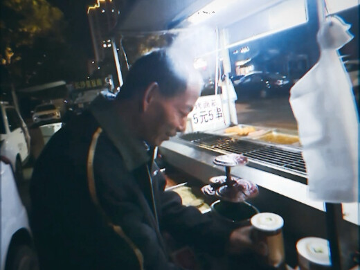 “Dia sudah begitu mirip Kakek Yuan Longping, masa kamu masih mau dibiarkan kelaparan?”