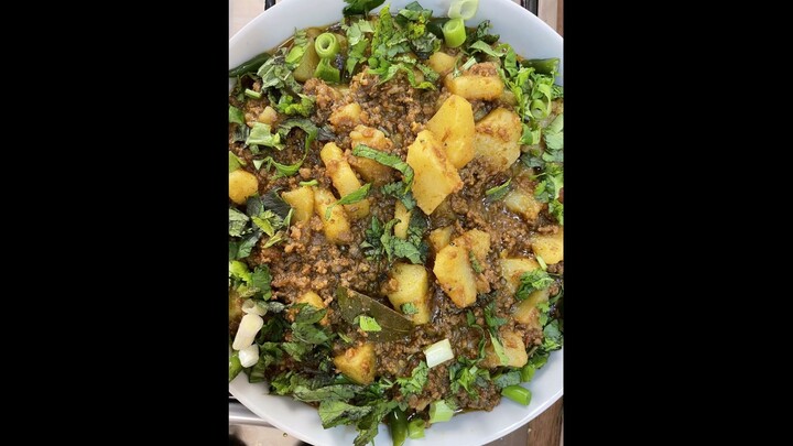 Aloo keemaa/Potato with lamb mince