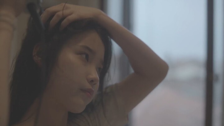 IU (아이유) - Very so cute when she sleeps and drying hair