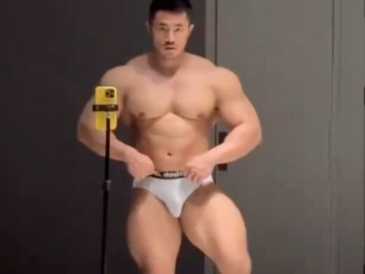 [Muscular Man] Big-Muscled Strong Man
