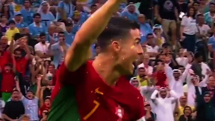 Diễn màn “chà tóc vào bóng”, CR7 lại ghi thêm một khoảnh khắc tranh danh tiếng.