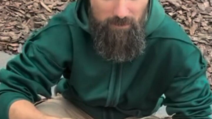 Even after becoming homeless, the brother still couldn’t hold back.