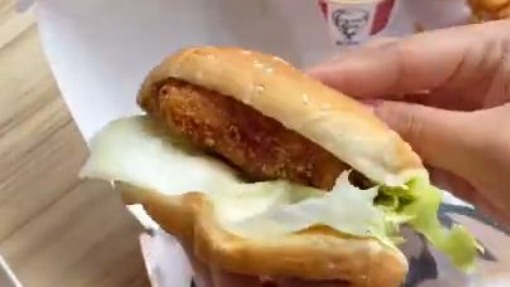 Đưa anh @Will in Vietnam  đi ăn gà rán!