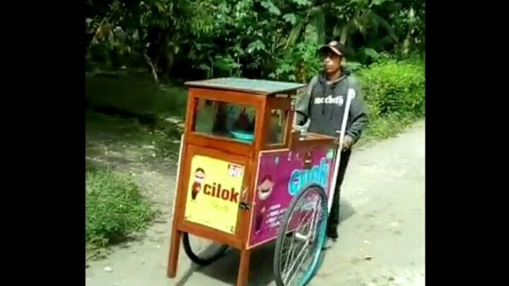 Viral Pedagang Cilok Tidak Butuh Uang