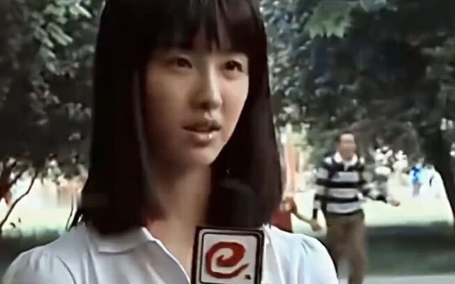 اتضح أنها حقًا ليست مثل فيرساي، بل هي نسخة حقيقية من بي وي وي! المهرج هو أنا ذاتي...