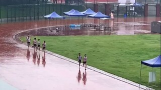 一次雨中800米，多少人的一辈子！