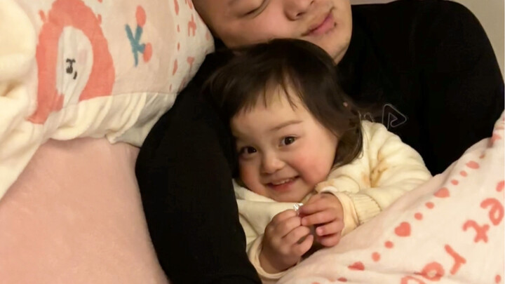 Only after giving birth to my daughter did I realize that husbands can be this sweet～