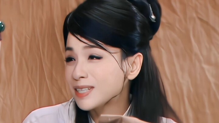 I just thought Yingxiang looked so pretty after giving birth, sweating all over her face. I took a s