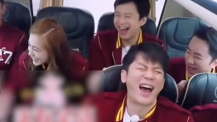 เมื่อหลายปีก่อนพี่ลู่โด่งดังไปทั่วทั้งจีนและเกาหลีใต้ ขนาดตอนฉีกป้ายชื่อยังถูกกดลงพื้นจนราบ แฟนๆ ก็ย