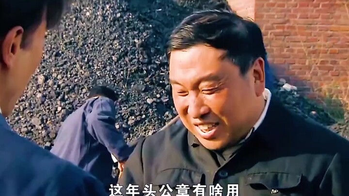 ผู้นำลงพื้นที่พบว่าชาวบ้านรื้อบ้านเพื่อต้มน้ำ วินาทีต่อมาพวกเขาต้องชดใช้ราคาอันแสนเจ็บปวด