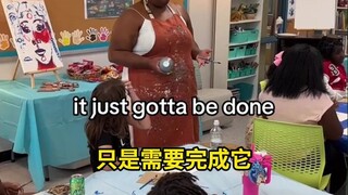 摆脱焦虑从小做起：画画课开始前，老师要求全班一起重复她的话