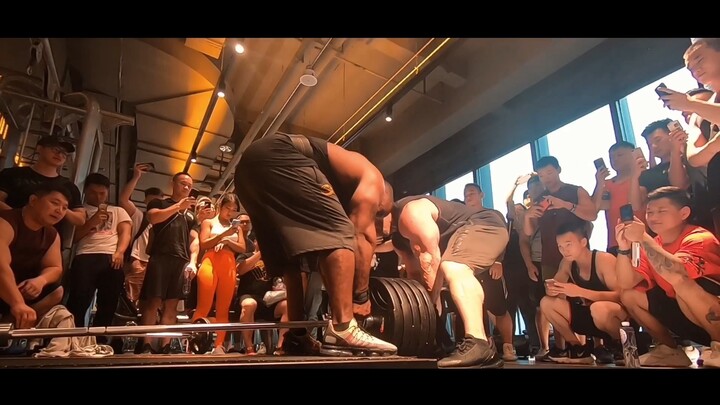 طريقة تدريب أمريكية قاسية! انتبه: هذه المرة مجرد عرض، فالتدريب اليومي أقوى بكثير!