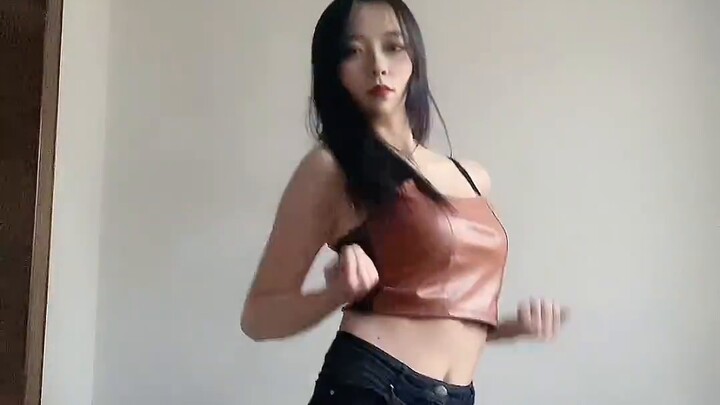 Hari pertama aku berhenti menjadi gadis yang lucu