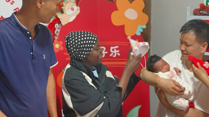 Hari ini kami mengadakan pesta syukuran satu bulan kelahiran Lele! Kerabat dan teman-teman semua dat