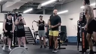 橄榄球球员的非人类瞬间！