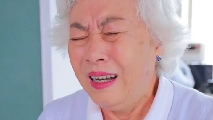 Grandma was driven crazy by the naughty kid, but luckily Teacher Jia had a magic weapon to punish hi