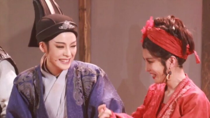 【Jun Xiao】Kamu berisik, dia malah tertawa..