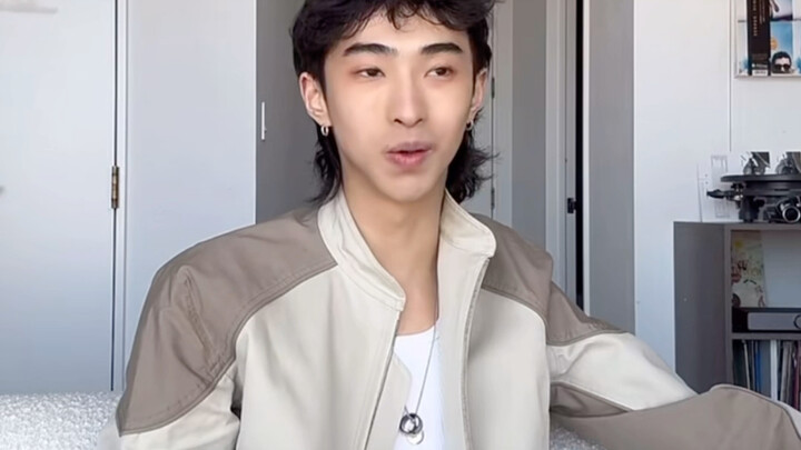 แฮร์รี่เลียนแบบท่วงทำนองการพูดจ๋อยๆ ของคุณแม่อี๋เหนิงจิ้ง เหมือนเป๊ะจนแทบแยกไม่ออก