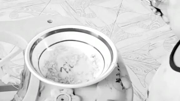 independent child,,kumakain mag isa