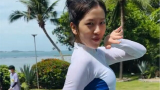 Lee Young-ji's YouTube channel updates her IVE funny dance routine with Ahn Yu-jin and Kim Mi-hyun