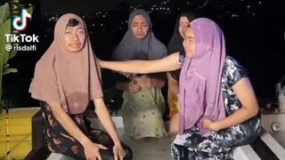 sujud syukur di air ngga tuh.😂