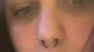 الأخوات يلعبن بقوة