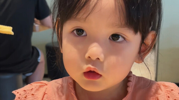Cô ấy hơi phi lý một chút, nhưng hình như lại rất có lý nữa đấy～