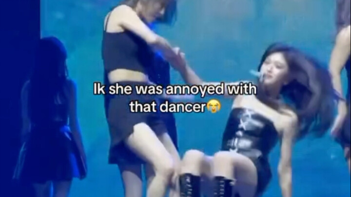 [ive] I feel like Lee Seoqi just wants to slap her female backup dancer.