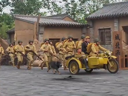 景区上演“鬼子进村”场景，让游客有身临其境的感觉，网友：我能上去当群演呢