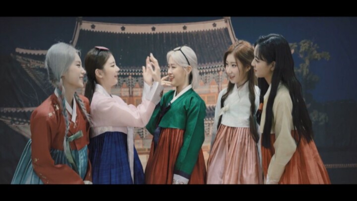Latihan Tari ITZY untuk lagu "Not Shy" (versi Hanbok) telah dirilis, masih banyak kejutan apa lagi y