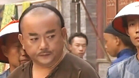Heshen disguised himself as a beggar to gauge public sentiment, only to be arrested and forced to wo