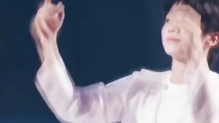 Akademi Tari Beijing memiliki empat aktris muda, dan Akademi Seni PLA memiliki empat aktor muda. Ini