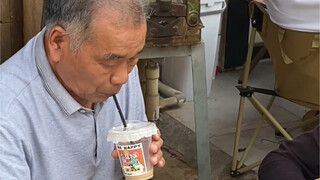 Kedai kopi desa kecil dibuka hari ini dengan harga lebih dari 5k/bosnya tetaplah bos!!!