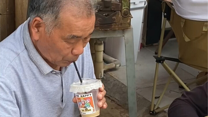 Kedai kopi desa kecil dibuka hari ini dengan harga lebih dari 5k/bosnya tetaplah bos!!!