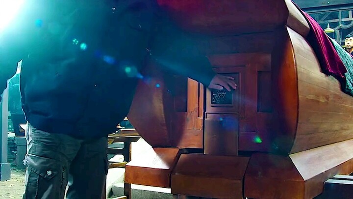 Black gold ancient knife: the knife left by the man who went to the tomb and chased the dumplings?