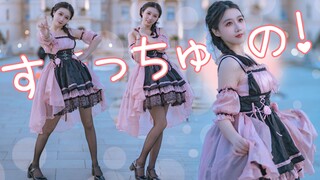 这样的女孩是谁在亲呀？喜欢你啾！♥＾▽＾♥
