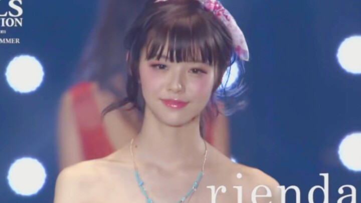 This is the 10,086th girl who’s made my heart flutter—she tiptoes into my heart with a feline grace 