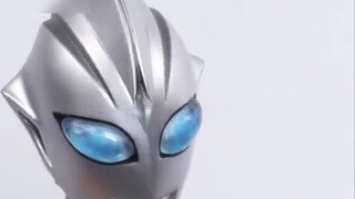 Is this face different from the official picture? Real bone sculpture of evil Ultraman Tiga SHF